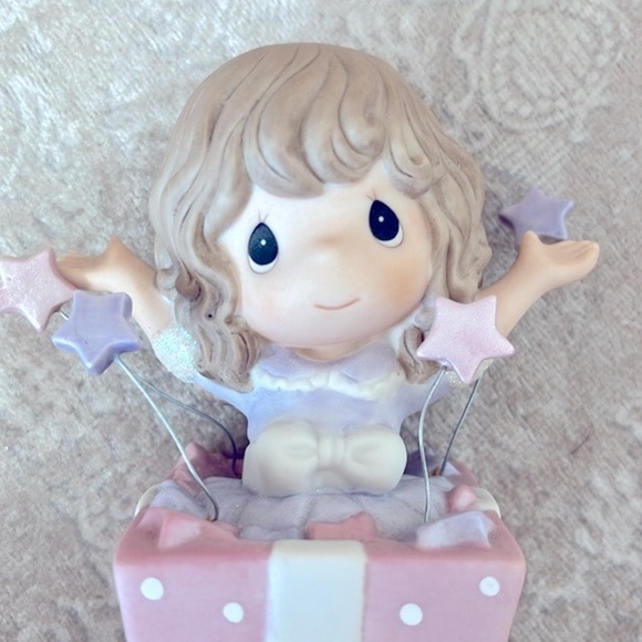 Brand New Precious Moments “Hooray for You” Giftbox Girl & Birthday Cake Candle - Picture 8 of 16